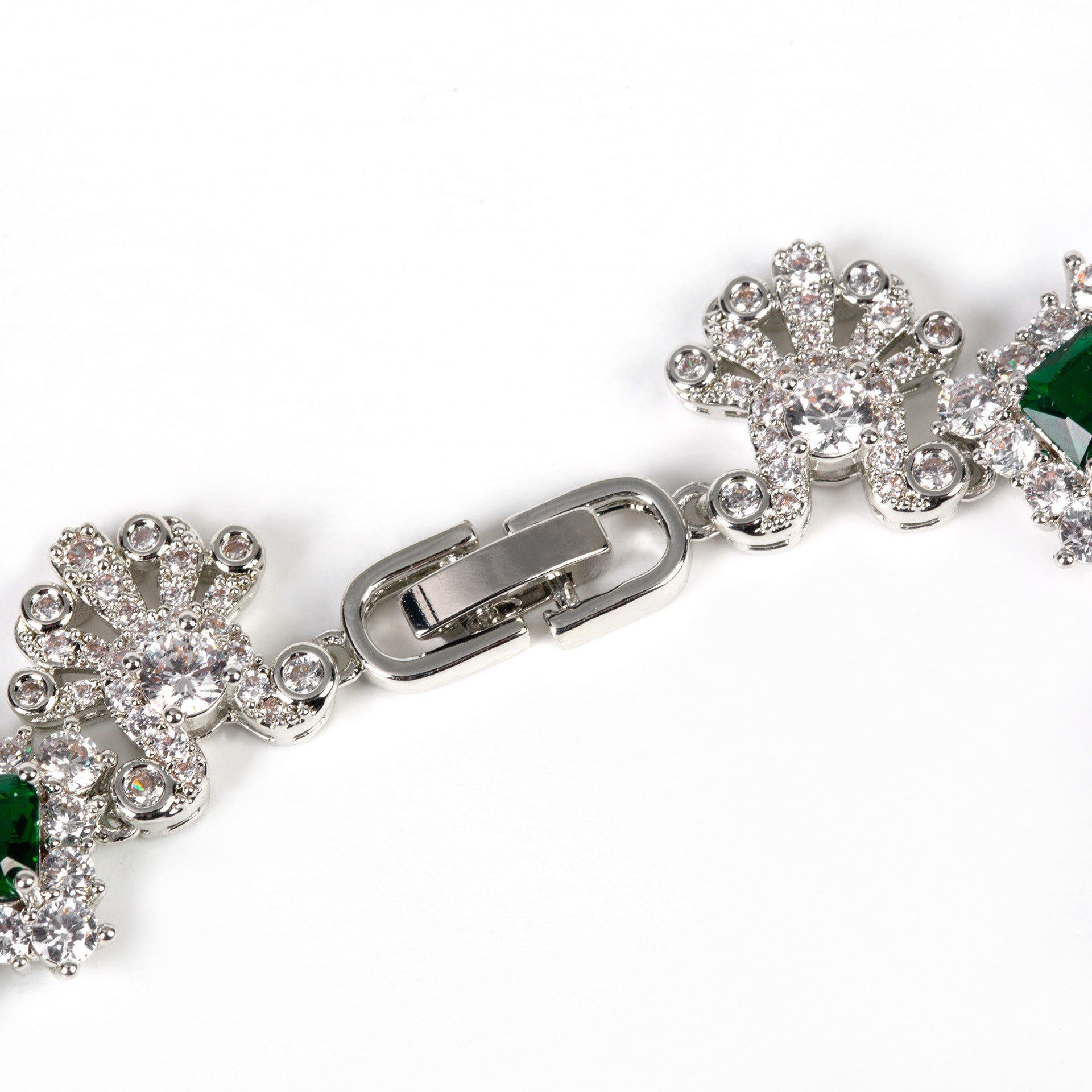 Ensemble collier et boucles d'oreilles goutte d'eau diamant de luxe pour l'industrie lourde