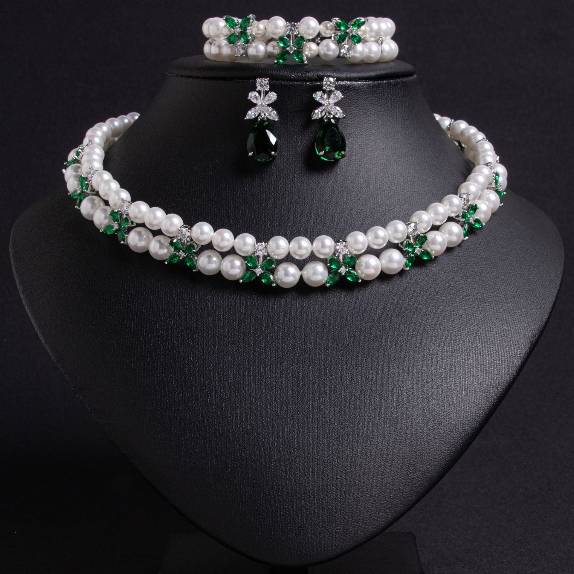 Luxury White Pearl & Emerald Green Jewelry Set for Women – Necklace Bracelet and Matching Earrings