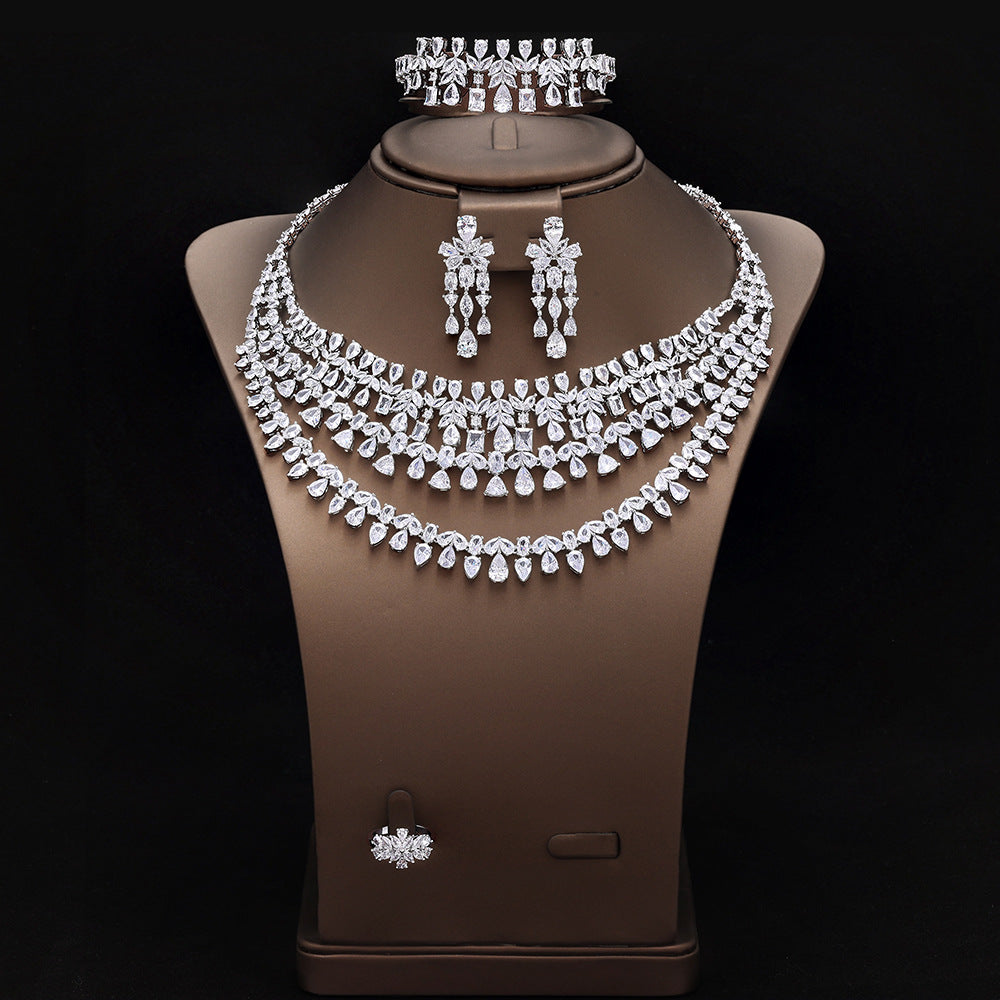 Parure de Bijoux Superposés Effet Diamant de Luxe