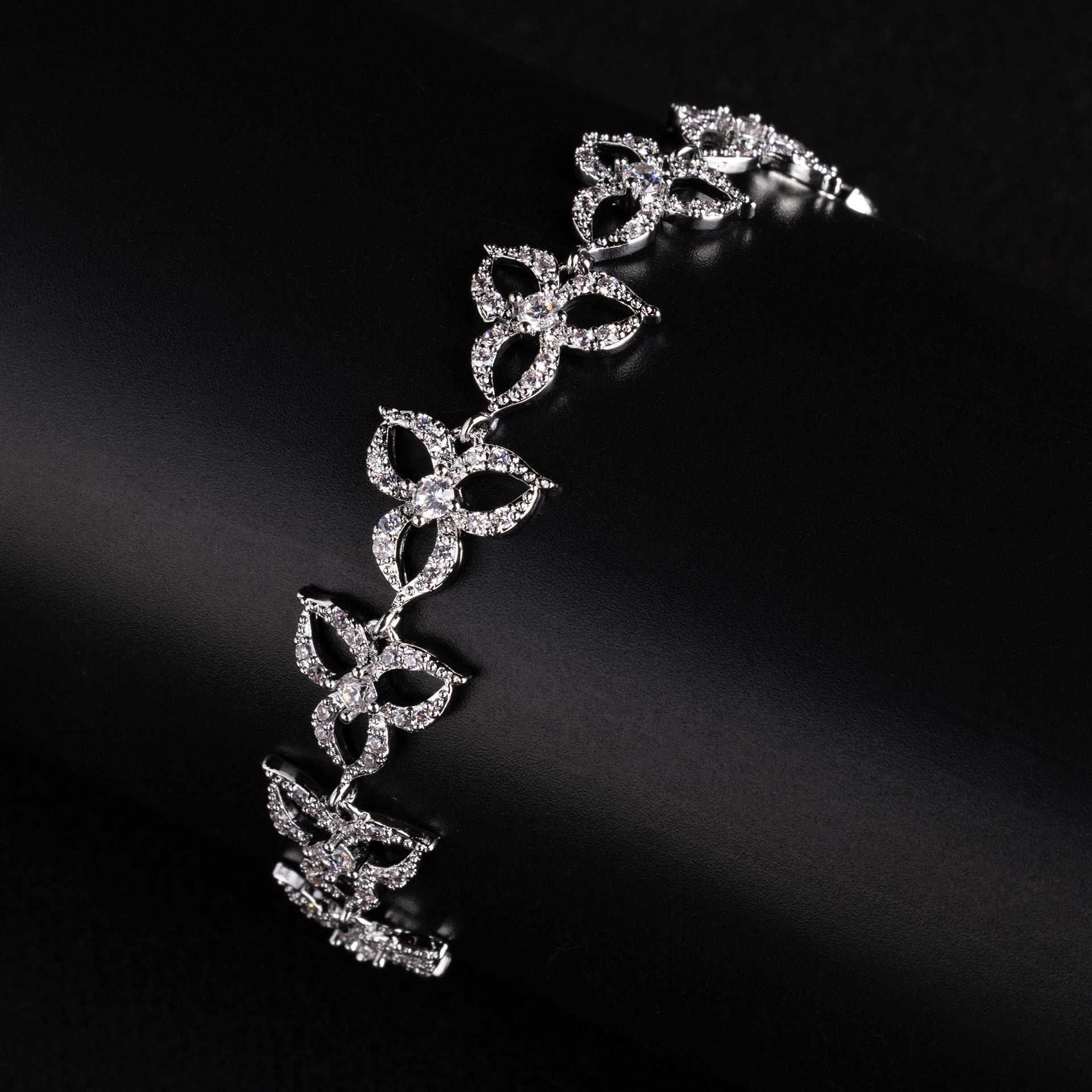 Luxury Crystal Butterfly Bracelet – Elegant Statement Jewelry for Women