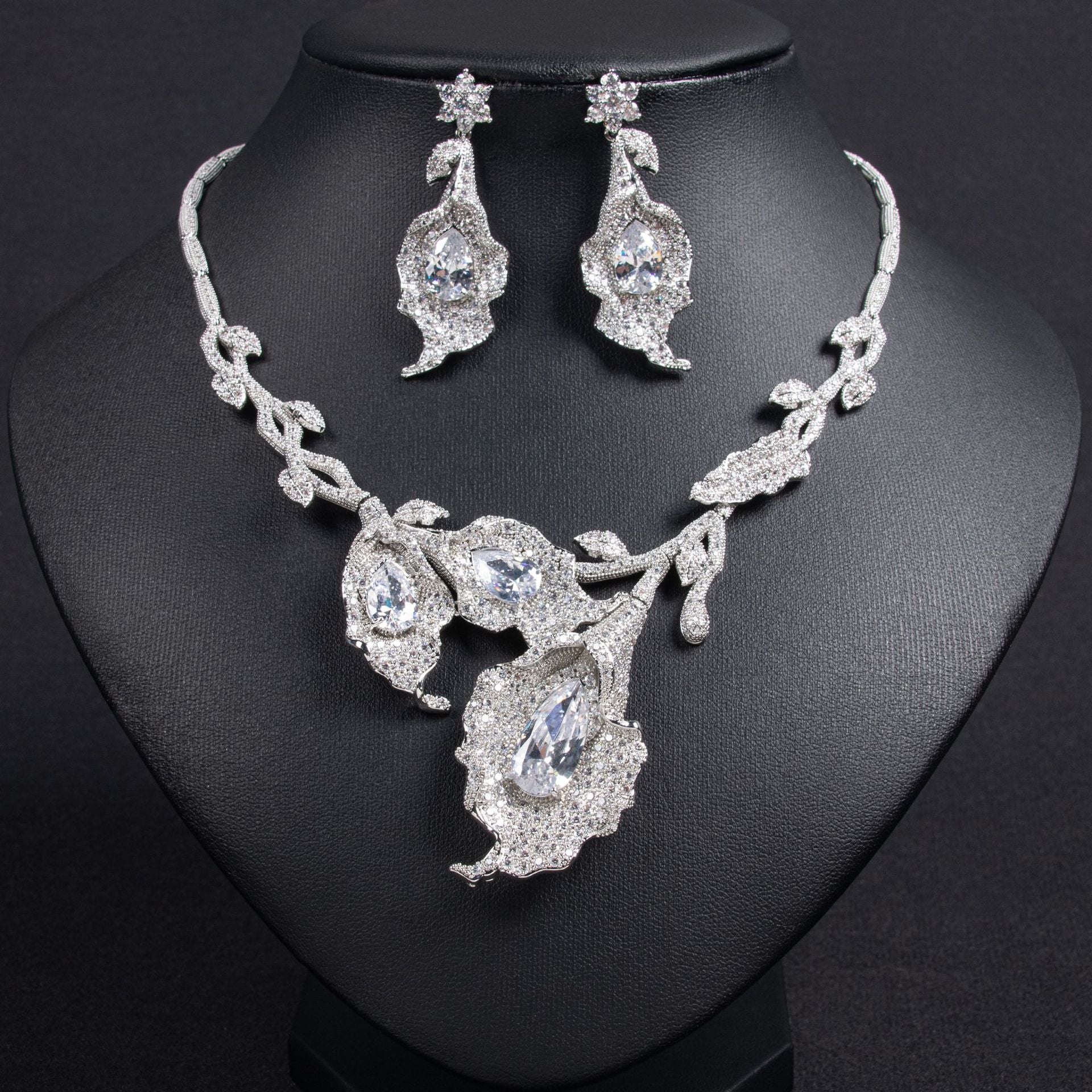 Luxury Red Teardrop Crystal Necklace and Earrings Jewelry Set