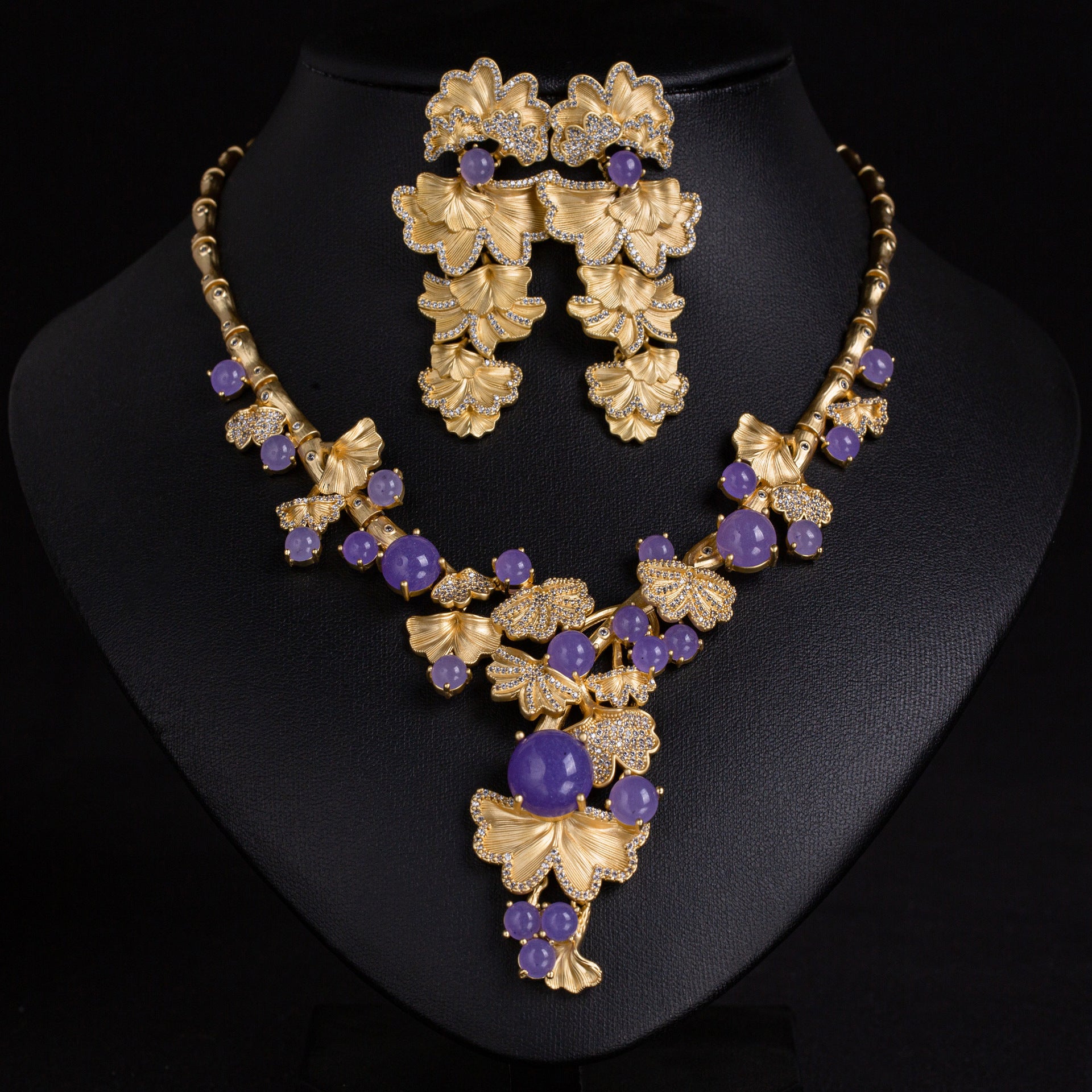 Luxury Green Gemstone Ginkgo Leaf Necklace Set for Women – Gold Statement Jewelry with Matching Earrings