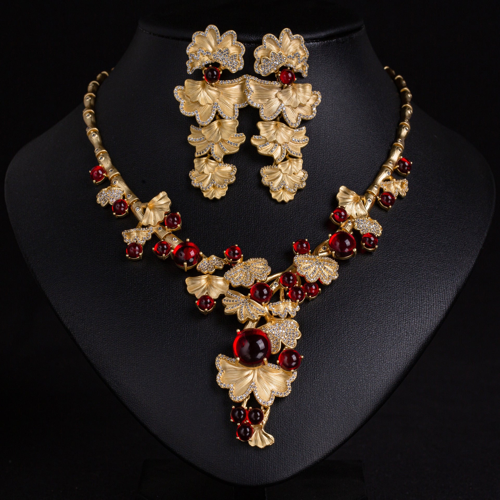 Luxury Green Gemstone Ginkgo Leaf Necklace Set for Women – Gold Statement Jewelry with Matching Earrings