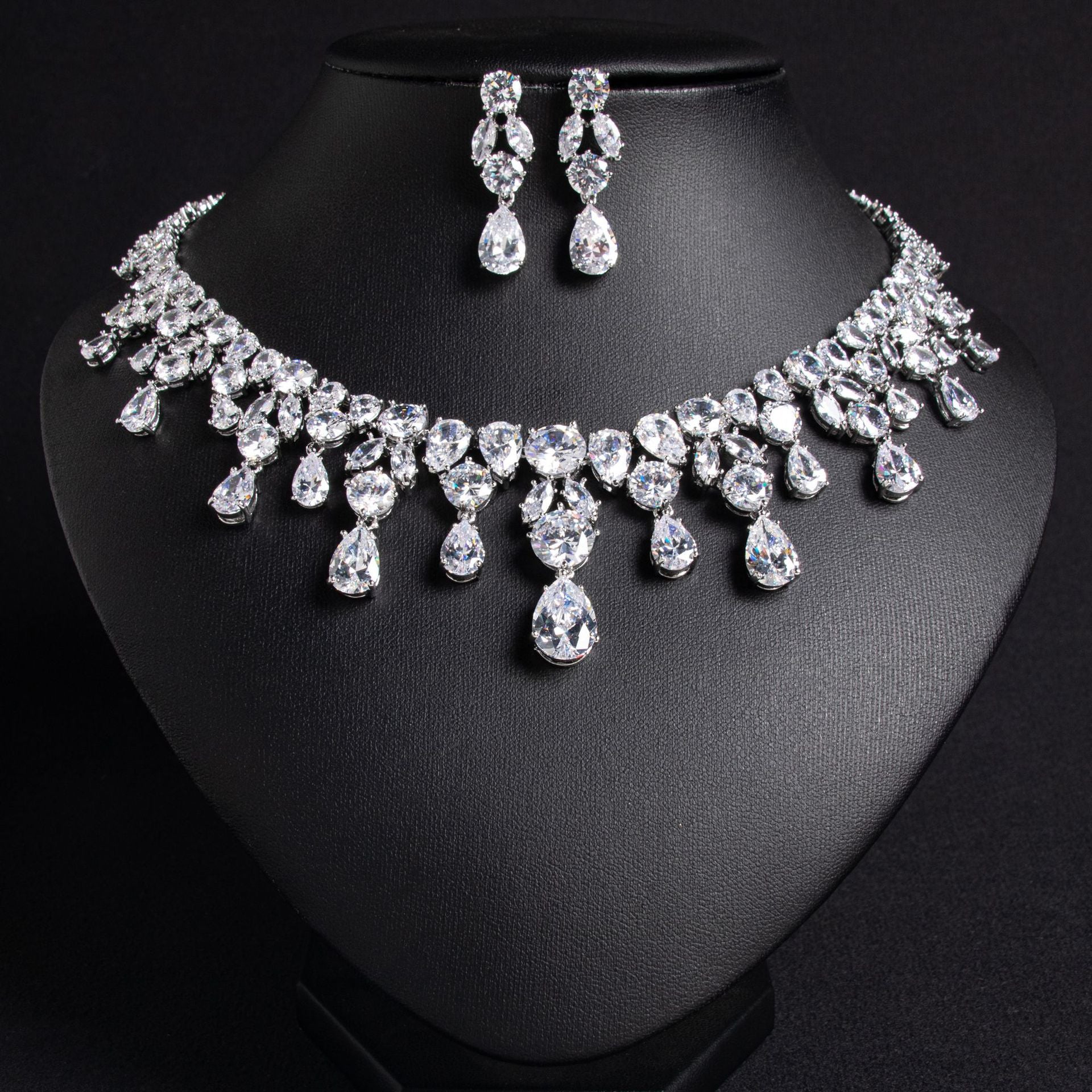 Luxury Emerald Green Teardrop Gemstone Necklace Set for Women – Crystal Statement Jewelry with Matching Earrings