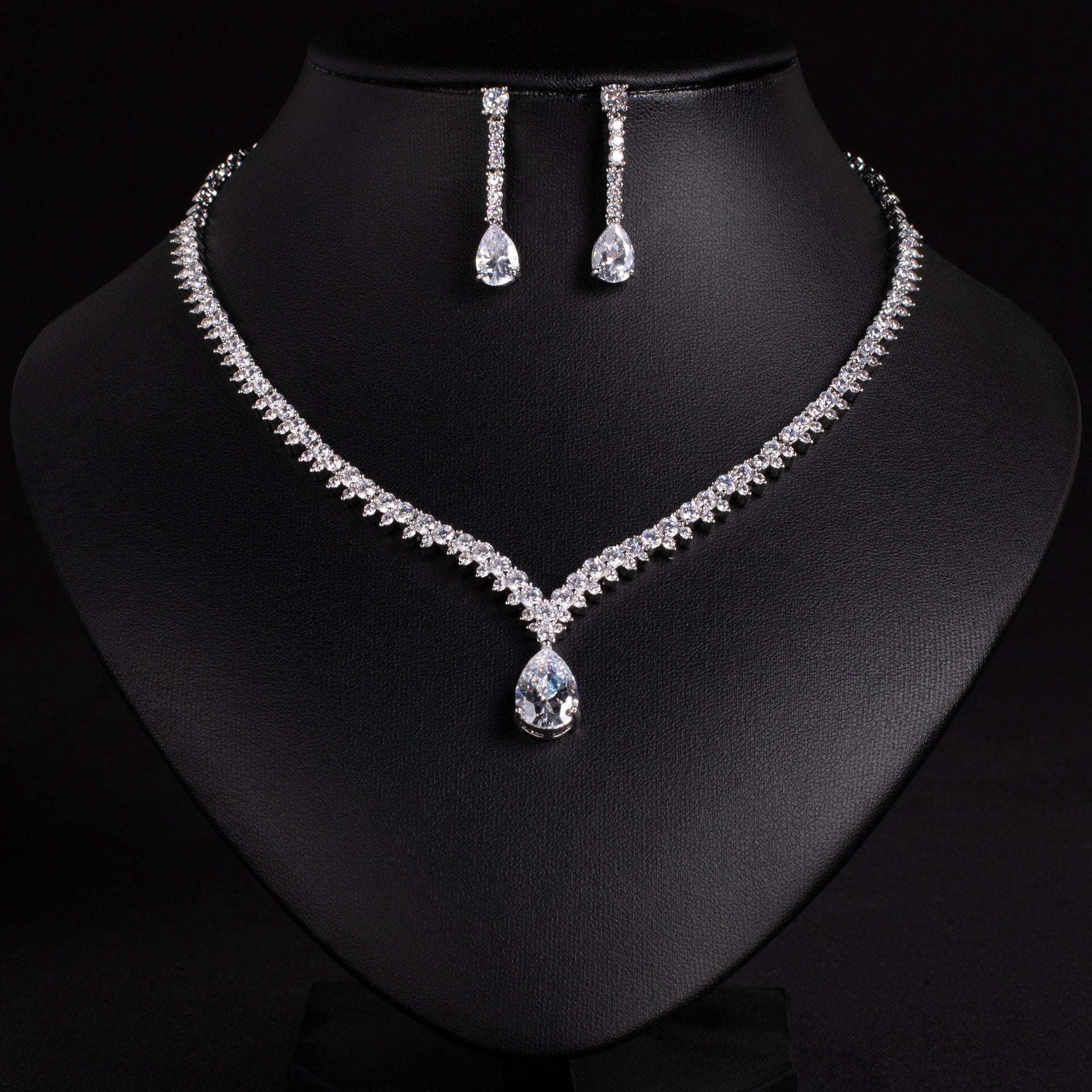 Ensemble Pendentif Goutte d'Eau Émeraude de Luxe pour Femme