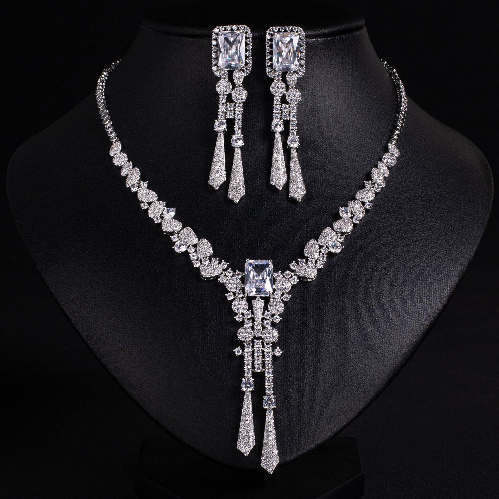 Luxury Emerald Green Crystal Tassel Necklace and Earrings Jewelry Set for Women