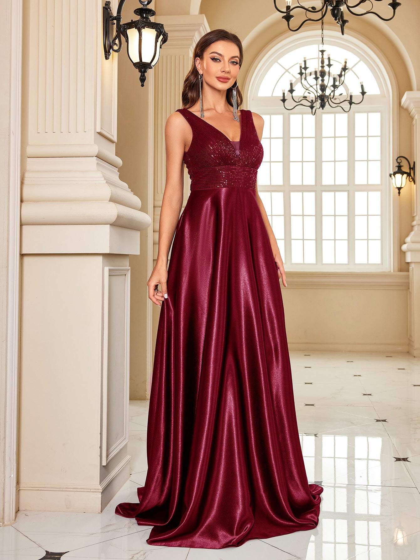 New sequined V-neck backless evening gown