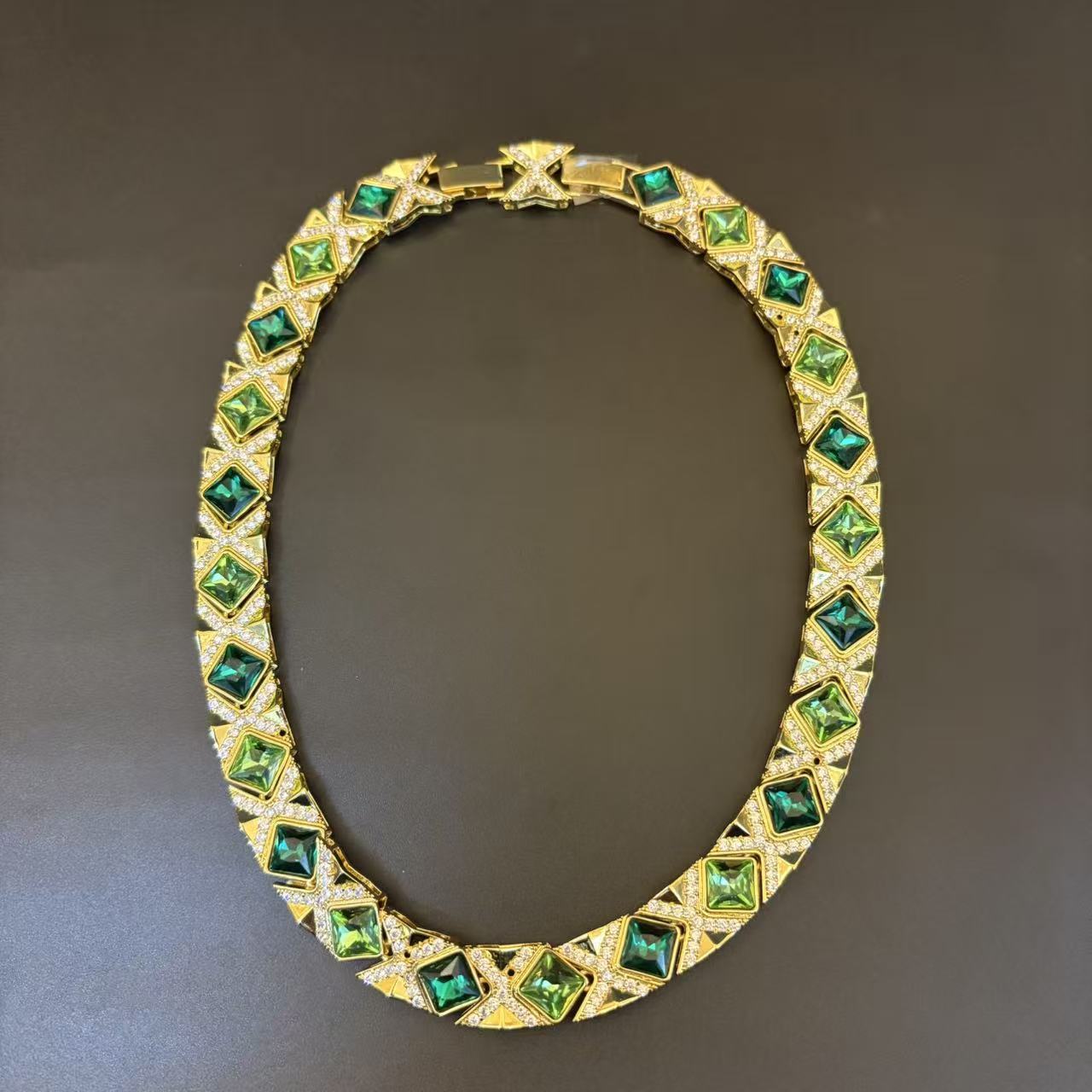Parure de bijoux boucles d'oreilles clous collier bracelet « cube de sucre » tempérament courtois