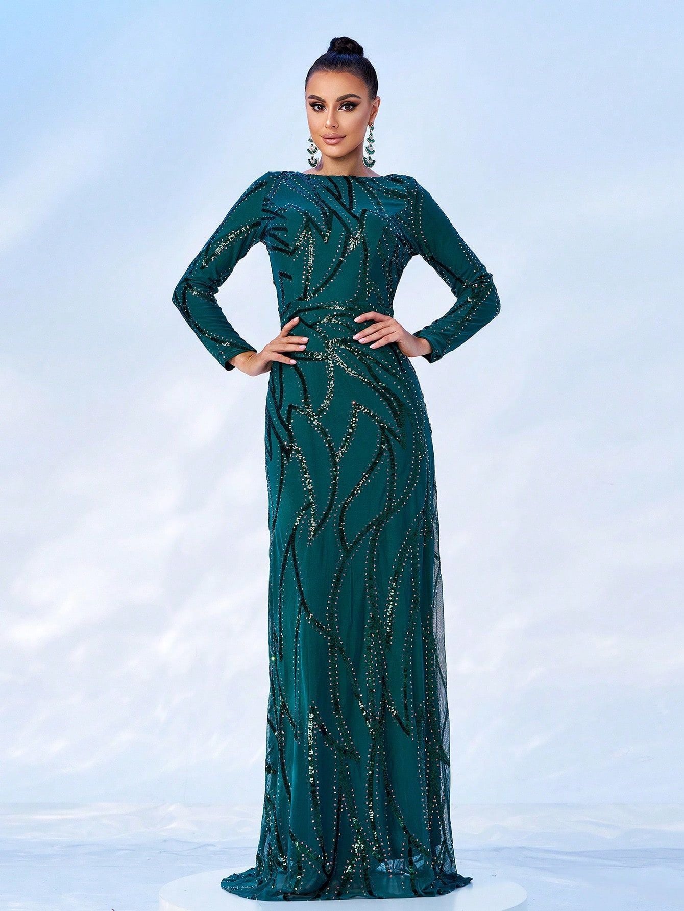 Fashion sequined long sleeved evening gown