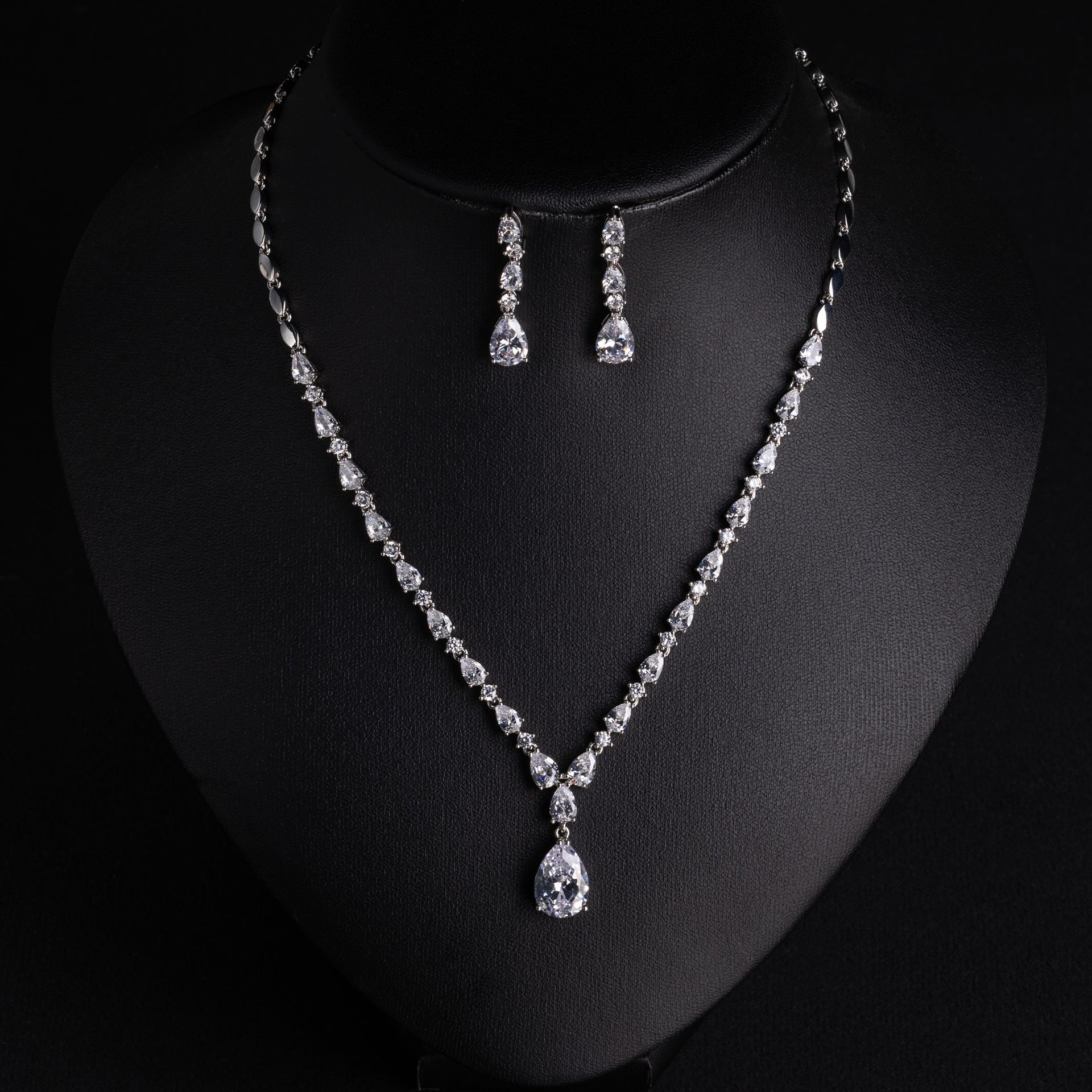 Classic Teardrop Crystal Bridal Necklace Set – Elegant Wedding Jewelry