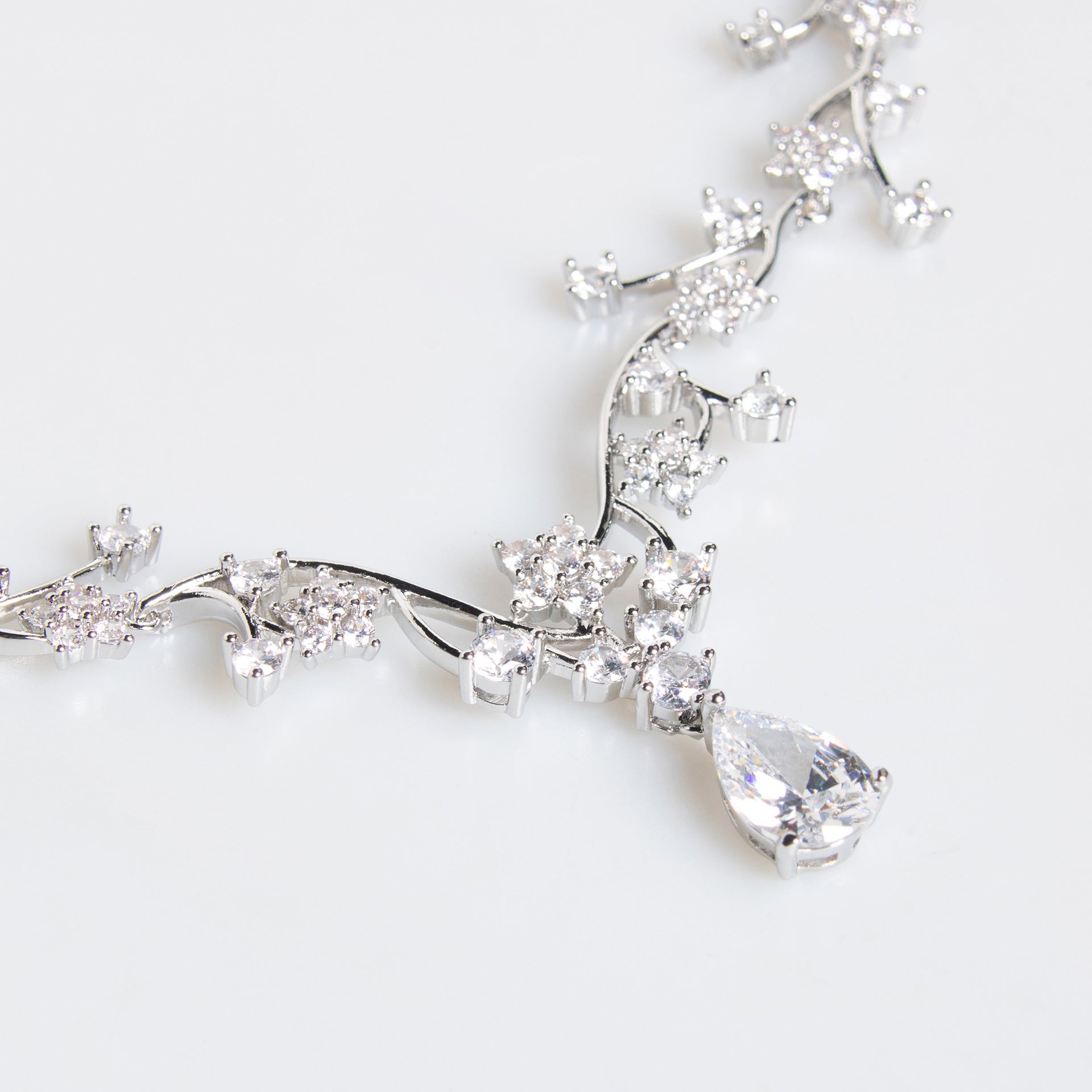 Luxury Silver Teardrop Jewelry Set – Floral Crystal Necklace Earrings