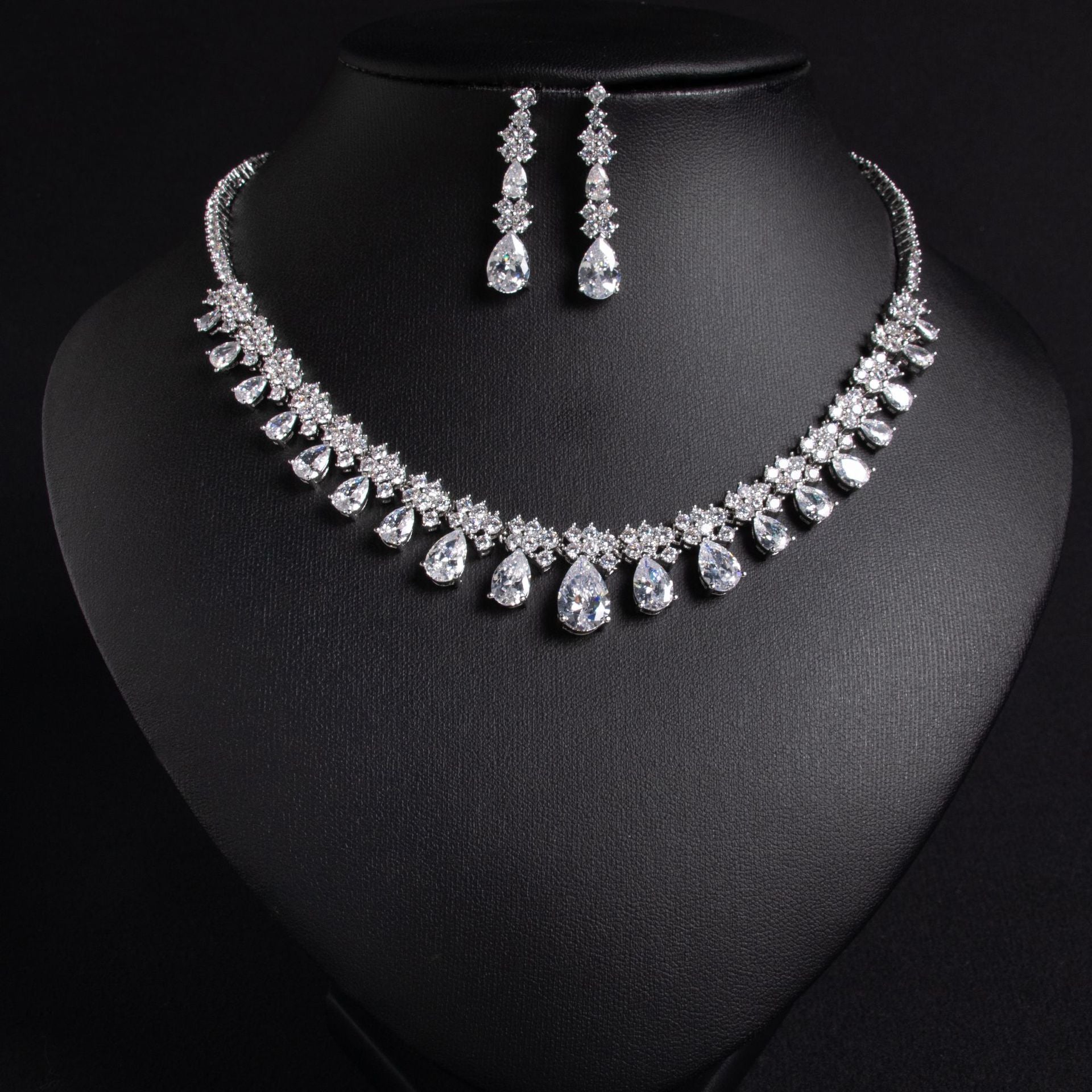 Luxury Emerald Green Teardrop Crystal Necklace and Earrings Jewelry Set for Women
