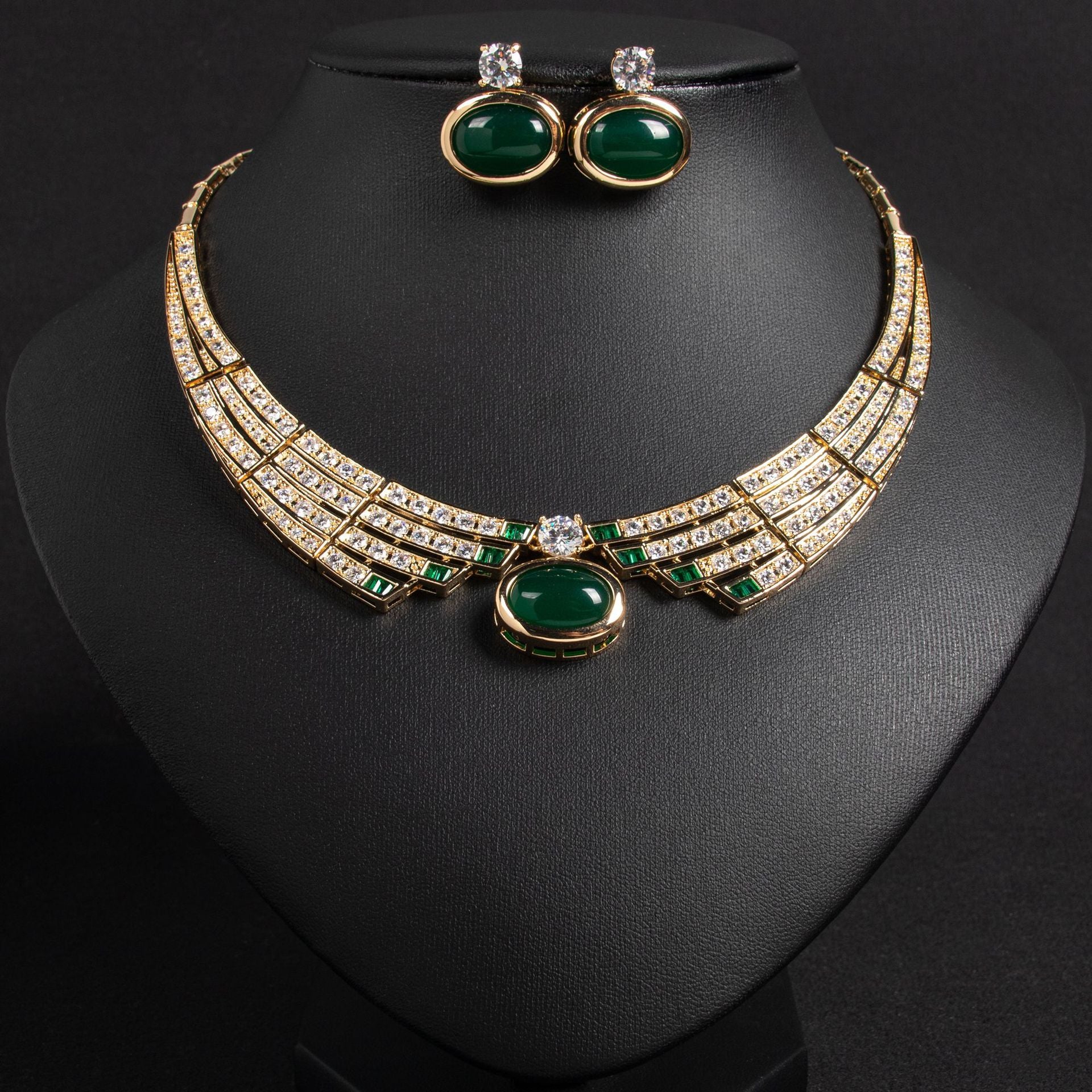 Parure collier et boucles d'oreilles émeraude plaquée vintage