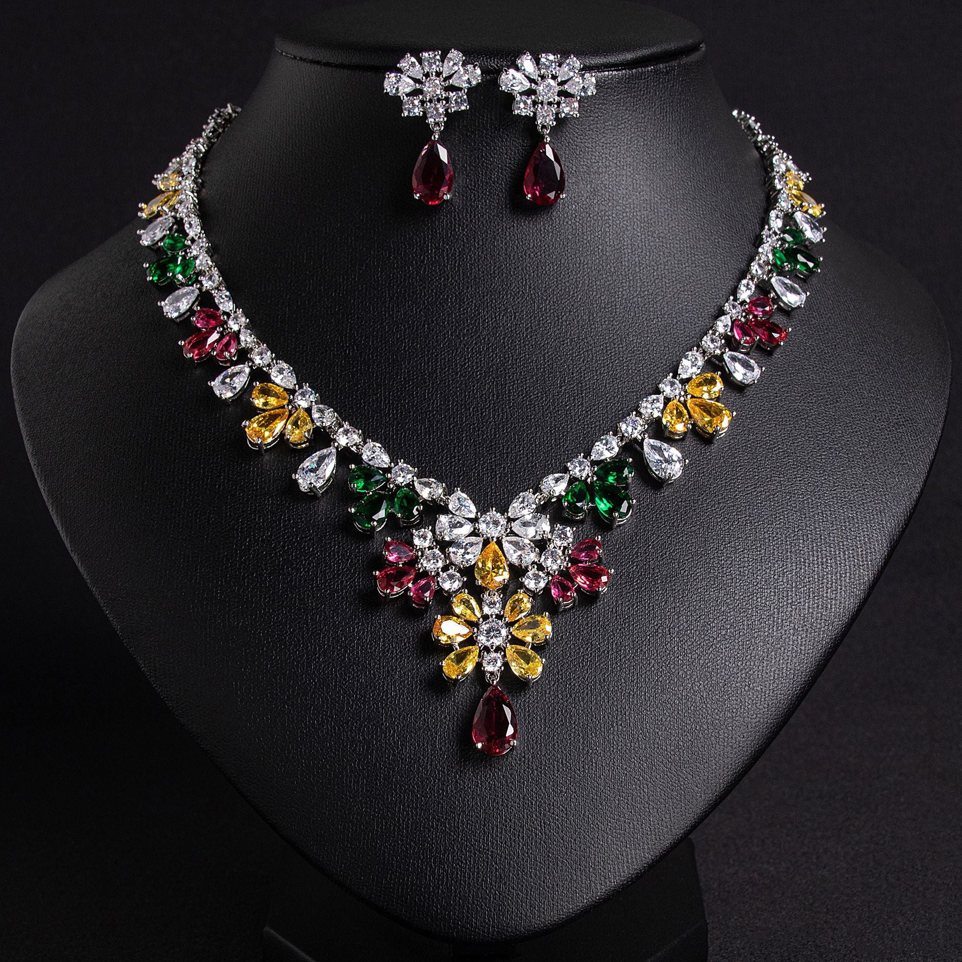 Parure collier et boucles d'oreilles de luxe avec cristaux multicolores pour les fêtes et les occasions spéciales