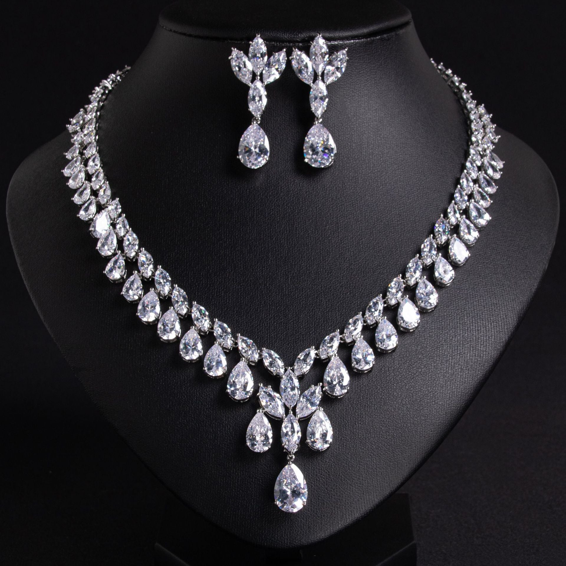 Luxury Emerald Green Teardrop Necklace Set for Women – Marquise Crystal Jewelry with Matching Earrings