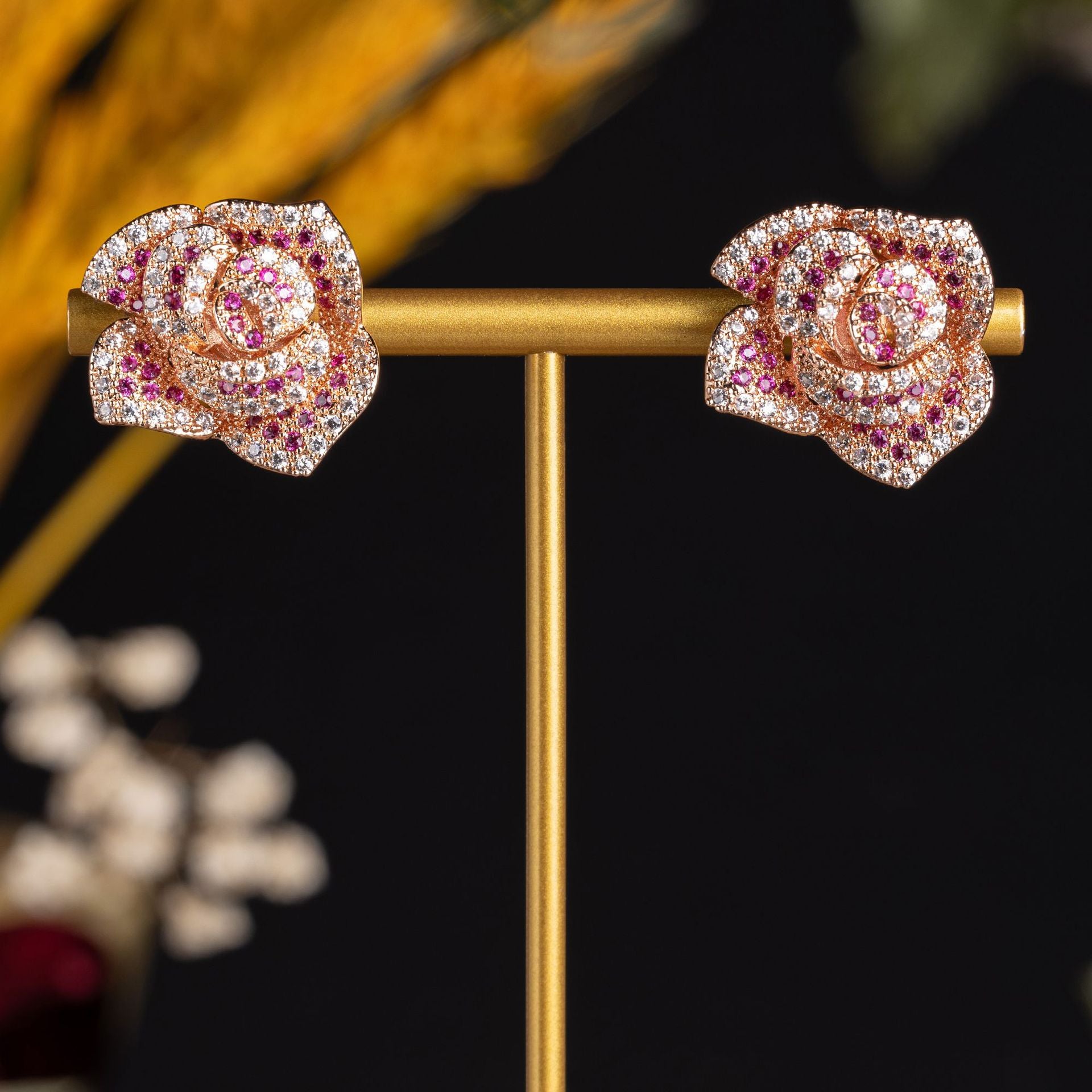 Boucles d'oreilles clous roses ajourées tridimensionnelles en or rose pour femmes