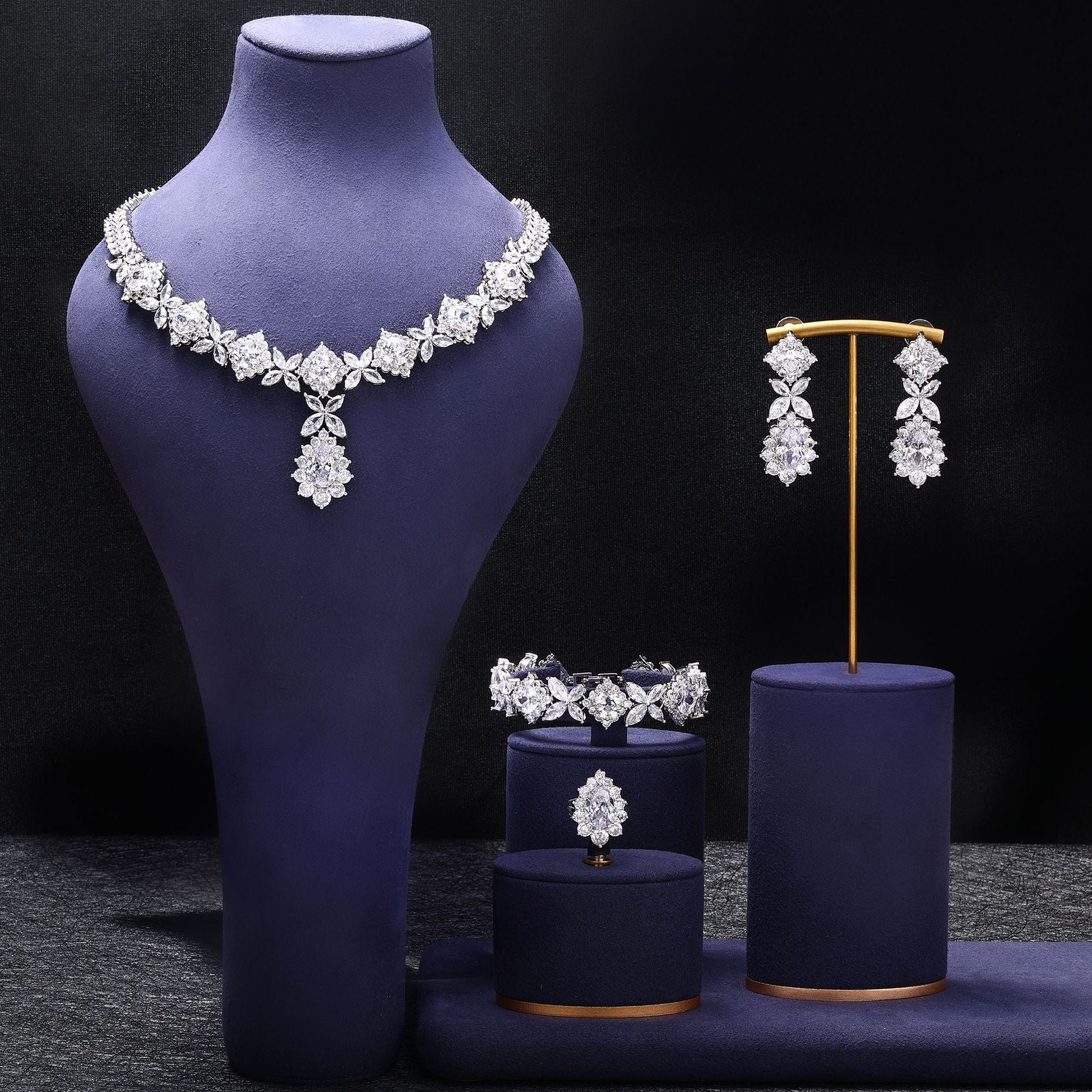 Parure de mariée glamour en cristal rouge pour occasions spéciales