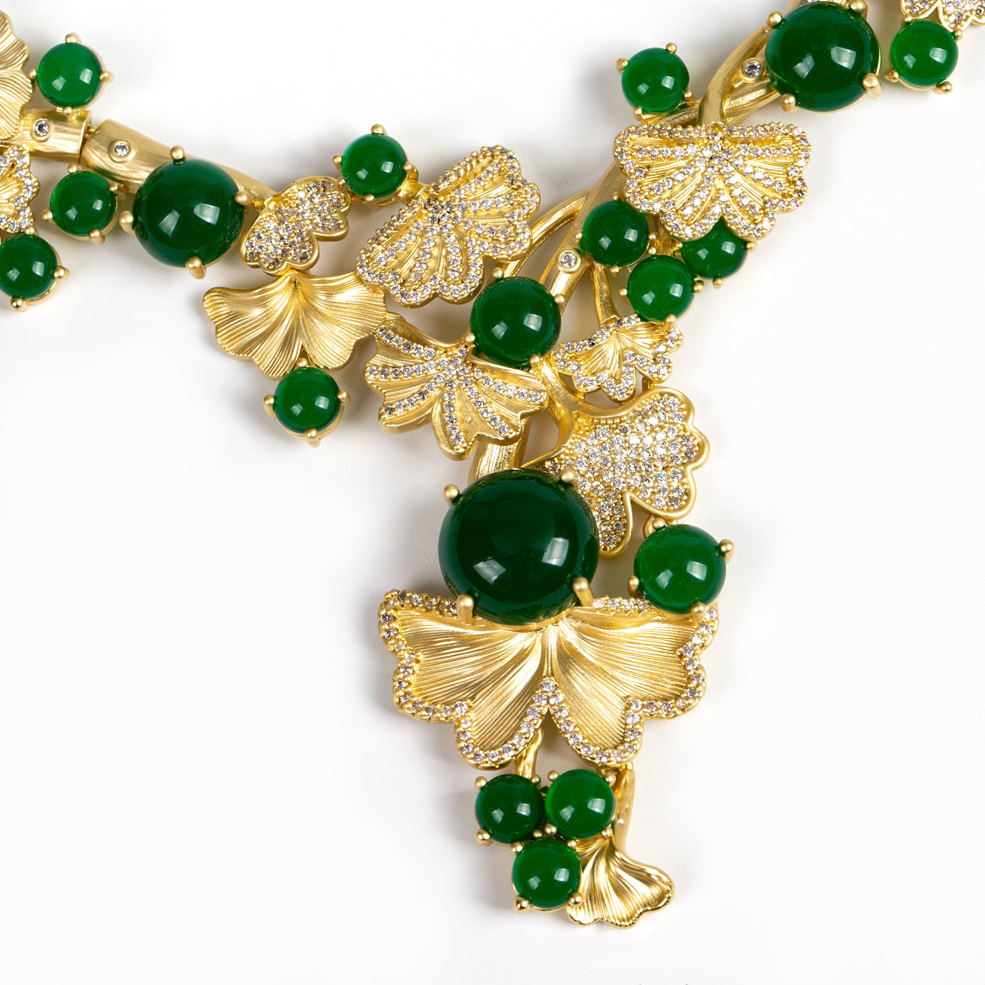 Luxury Green Gemstone Ginkgo Leaf Necklace Set for Women – Gold Statement Jewelry with Matching Earrings