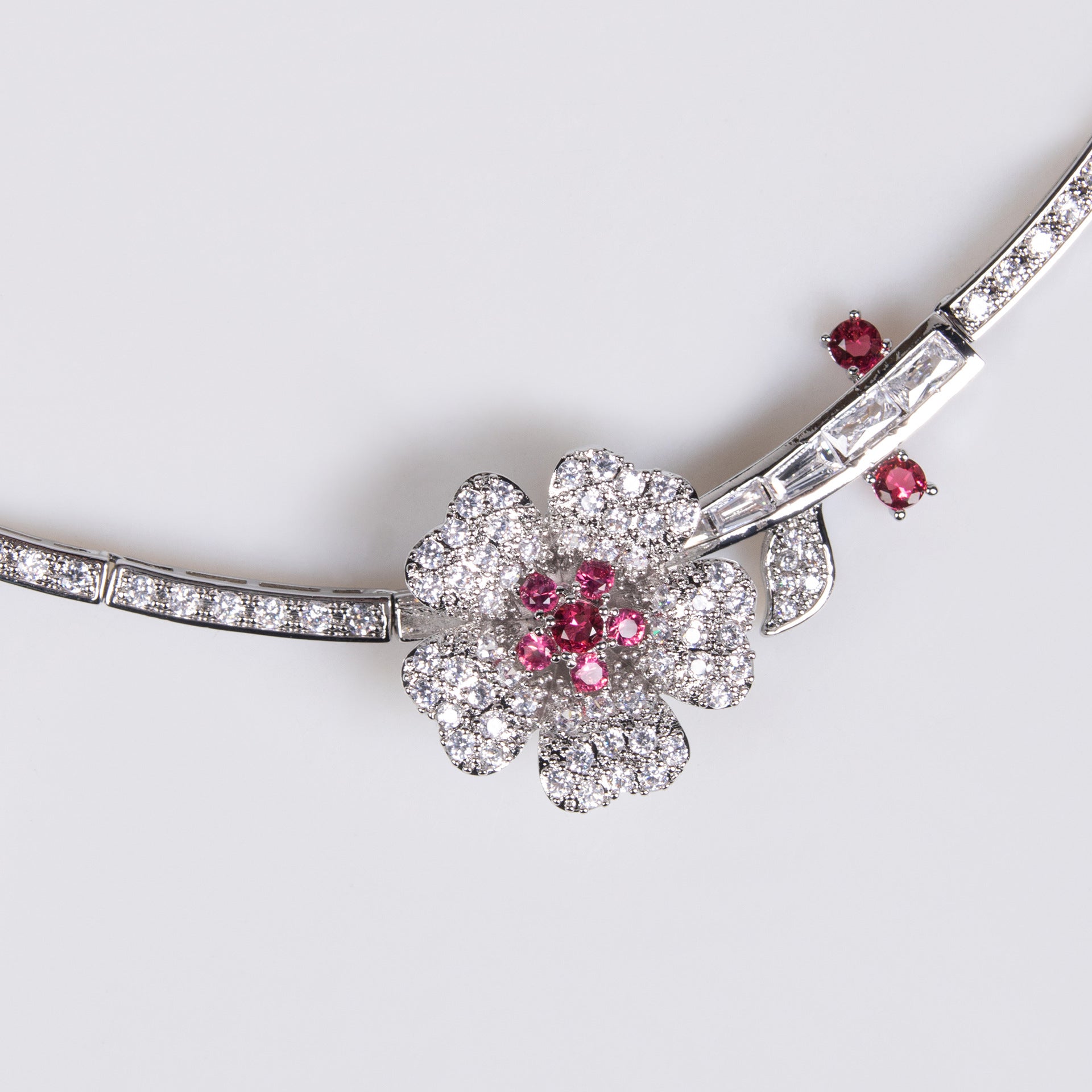 Ensemble collier et boucles d'oreilles zircon fleur, élégant et simple