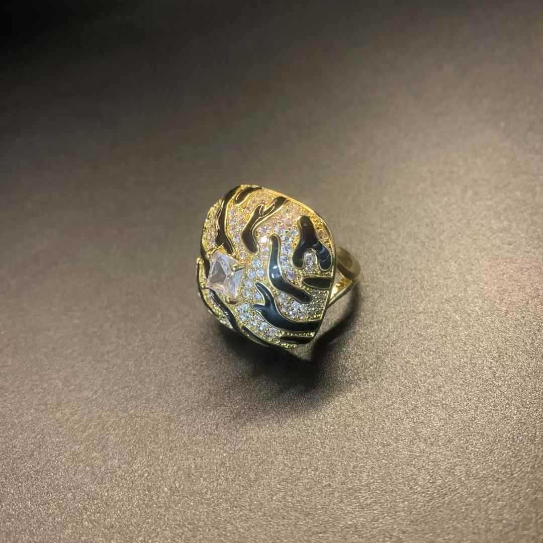 Retro light luxury small sugar cube shape stud earrings, necklace, ring set.