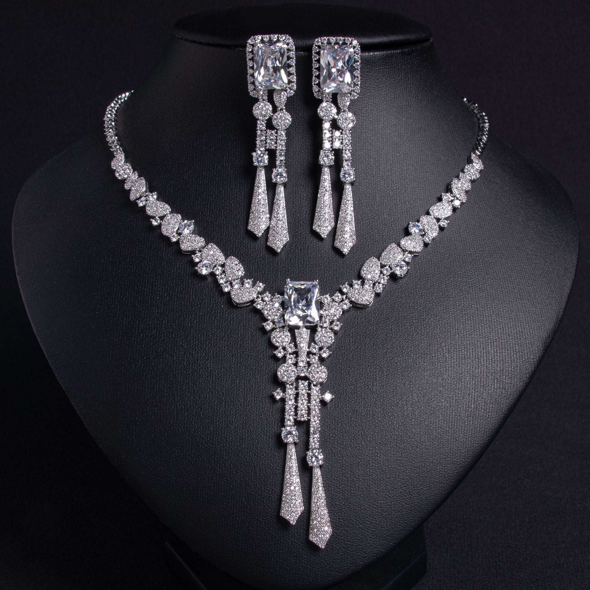 Luxury Emerald Green Crystal Tassel Necklace and Earrings Jewelry Set for Women