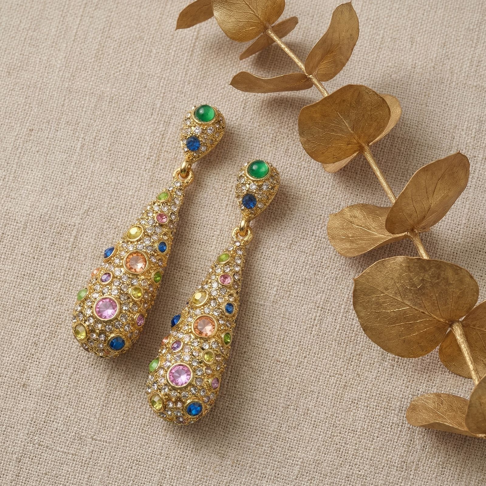 Boucles d'oreilles pendantes style rétro en forme de goutte d'eau colorées avec diamants, boucles d'oreilles longues de tempérament de luxe léger, boucles d'oreilles.
