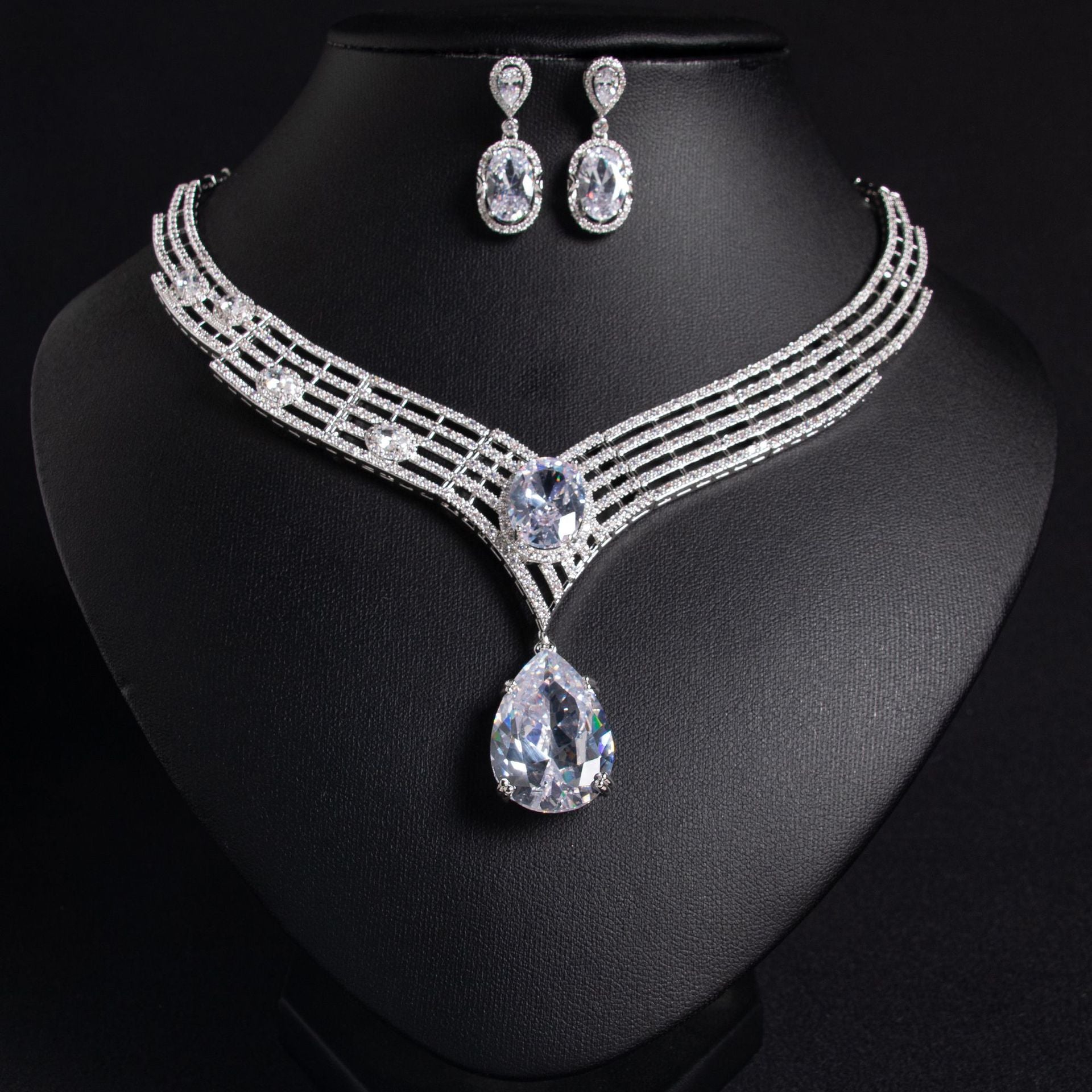 Luxury Deep Red Gemstone Statement Necklace Set for Women – Gold Jewelry with Matching Earrings