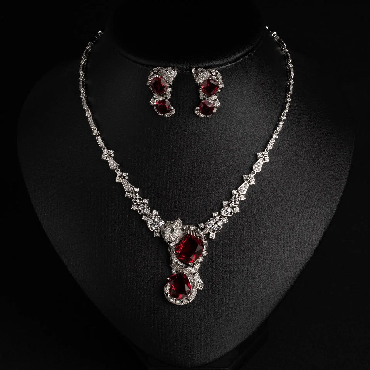 Luxury Emerald Green Leopard Necklace Set for Women – Vintage Statement Jewelry with Matching Earrings