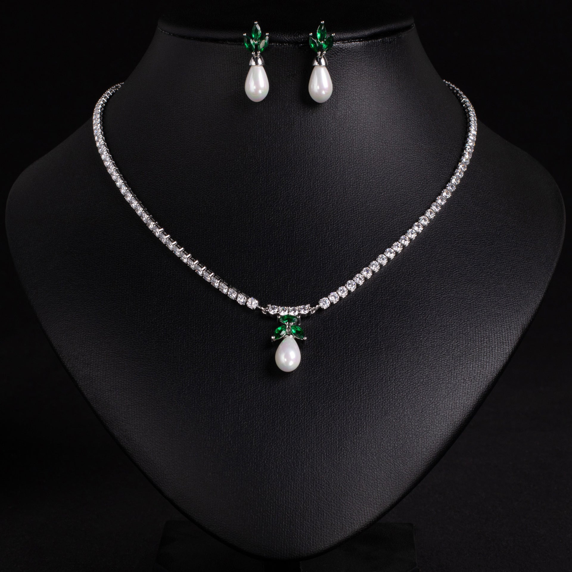 Luxury Pearl Drop Crystal Necklace Earrings Set – Elegant Jewelry for Women