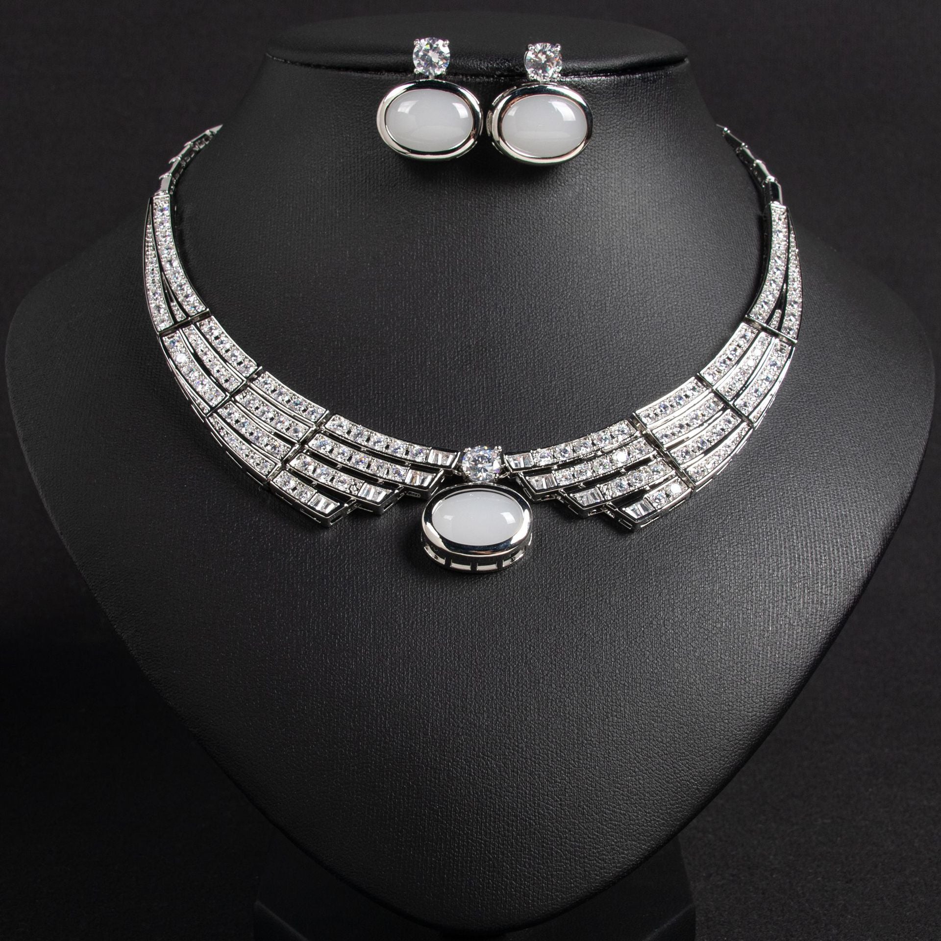 Parure collier et boucles d'oreilles émeraude plaquée vintage