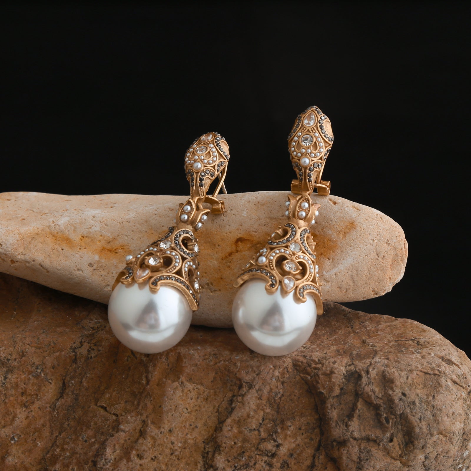 Boucles d'oreilles clous en or antique ajourées avec diamants pour femmes, boucles d'oreilles à franges
