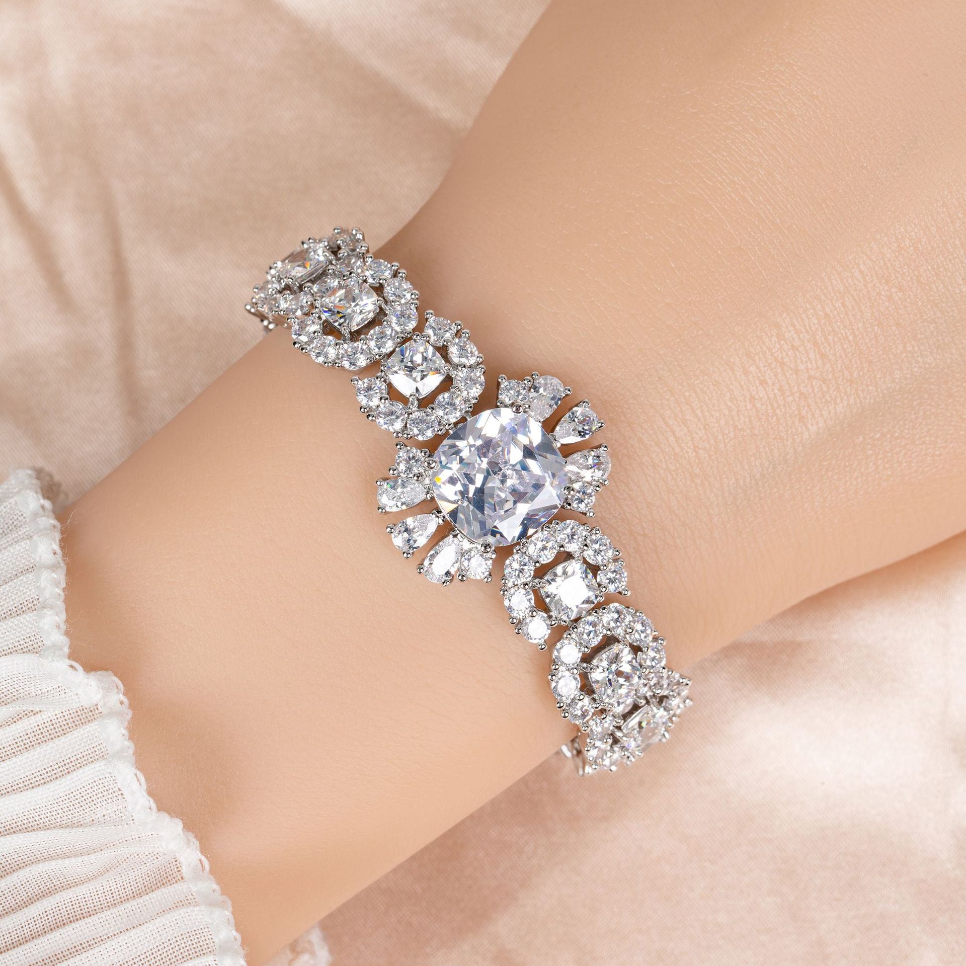 Elegant Gold-Plated Bracelet with Pink Turquoise & Clear Crystals – Luxury Statement Jewelry