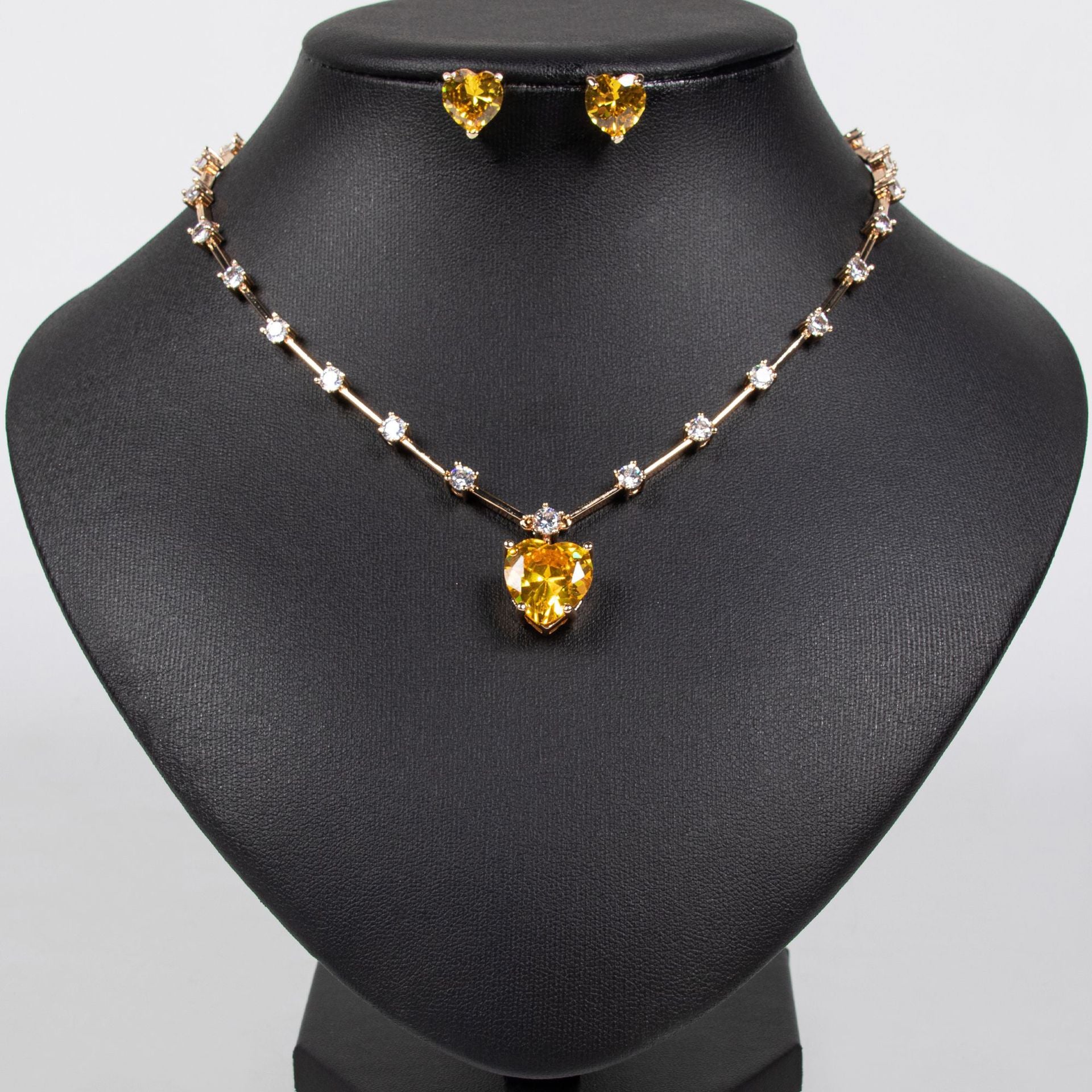 Romantic Yellow Crystal Heart Necklace Set – Elegant Jewelry Gift for Women