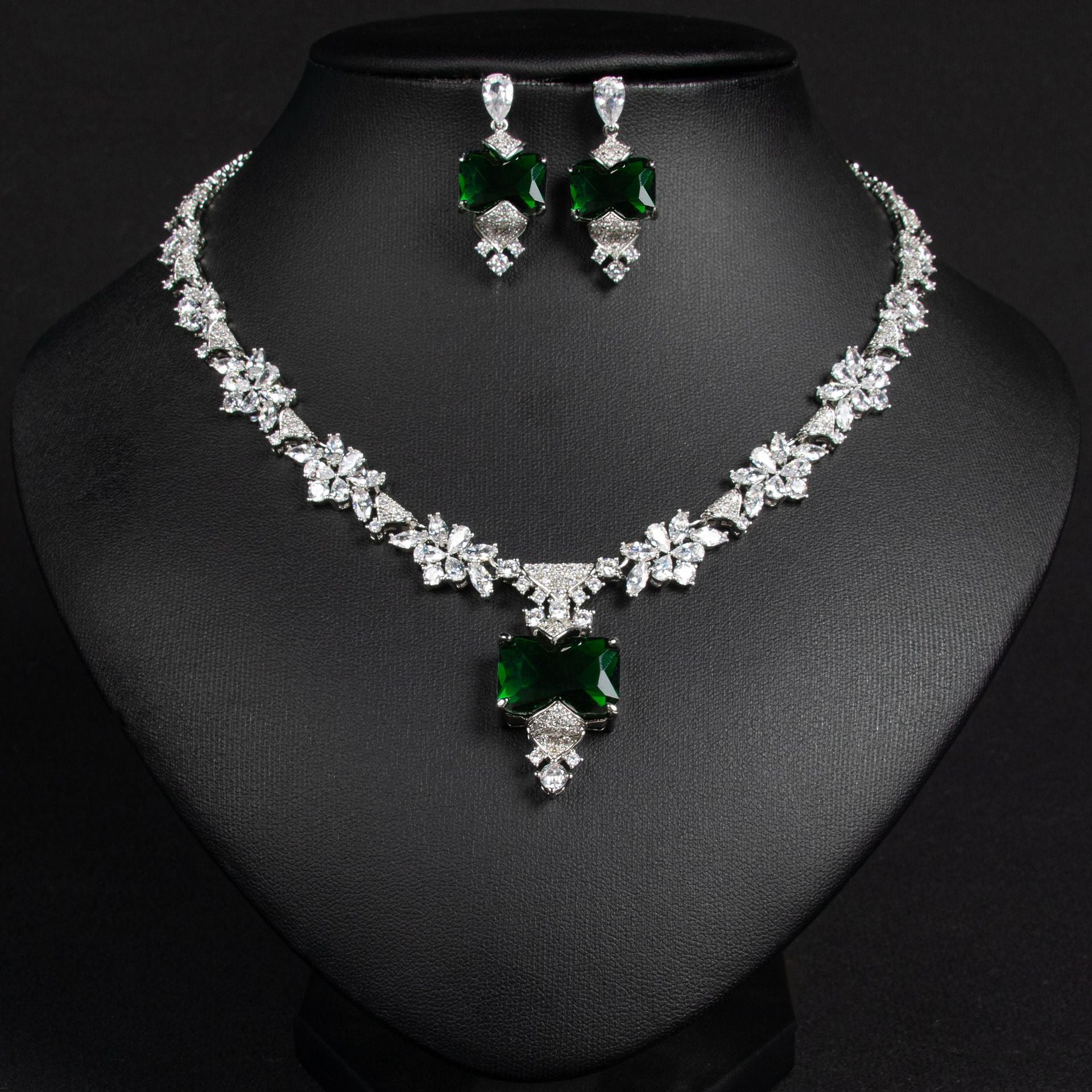 Luxury Sapphire Blue Gemstone Necklace Set for Women – Floral Statement Jewelry with Matching Earrings