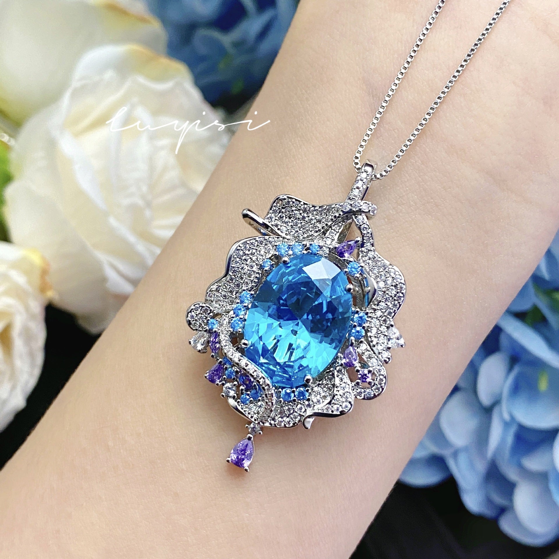 Collier opale grande carat bleu mer étincelant