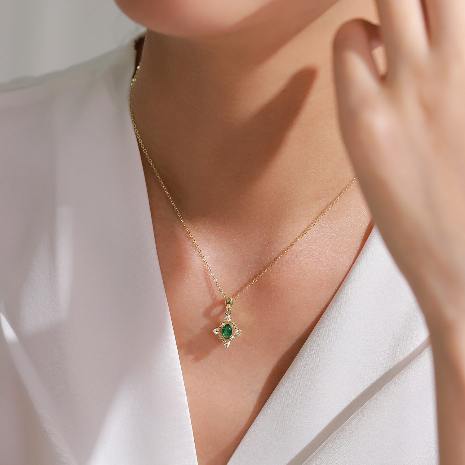 S925 Sterling Silver Emerald Zircon Star Glow Necklace