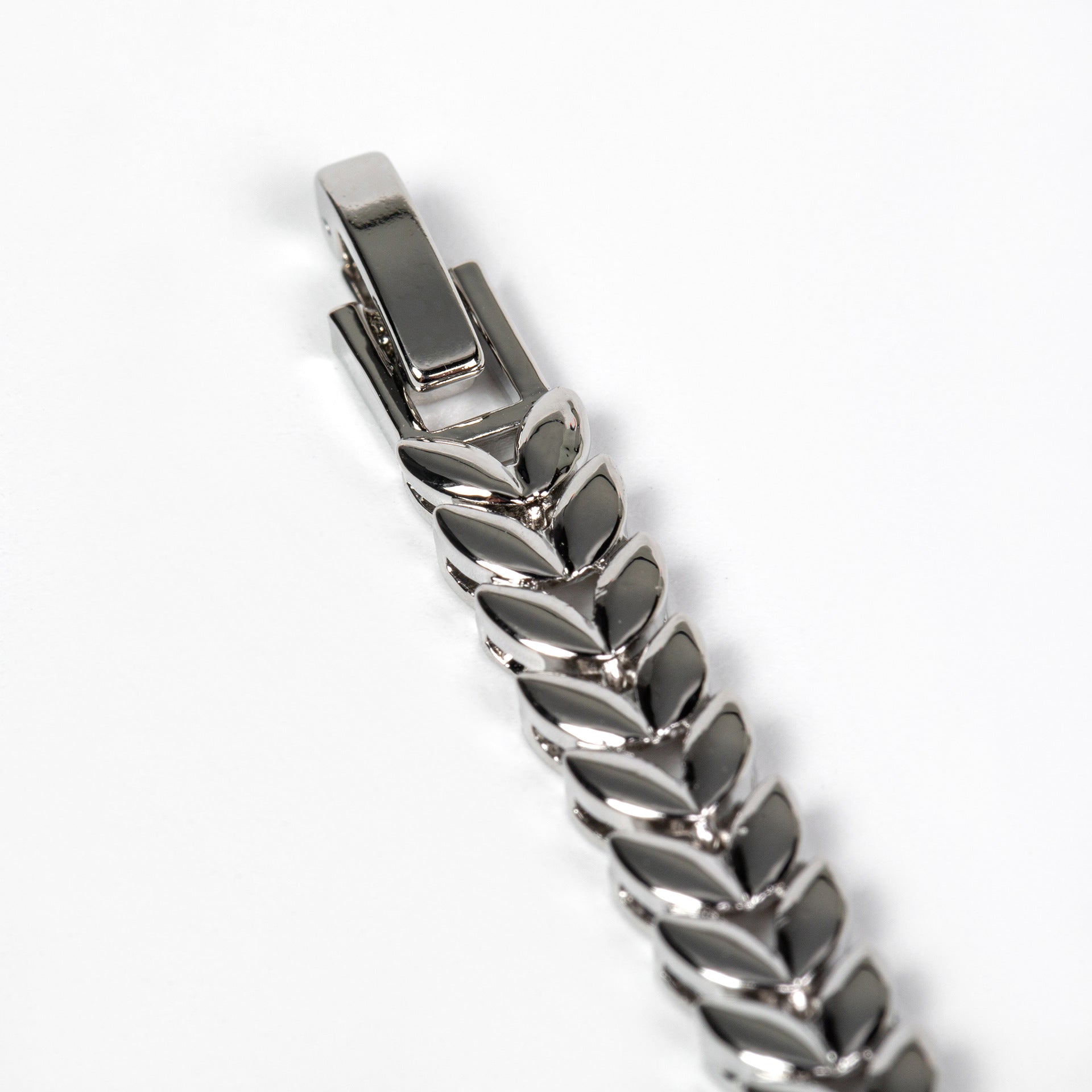 Luxury Silver Crystal Leaf Bracelet – Elegant Statement Jewelry for Women