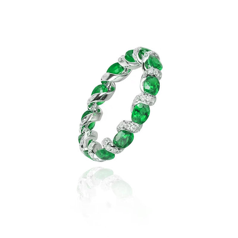 Bague empilable minimaliste en cristal rubis
