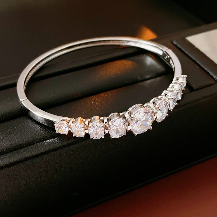 Stylish retro zircon bracelet