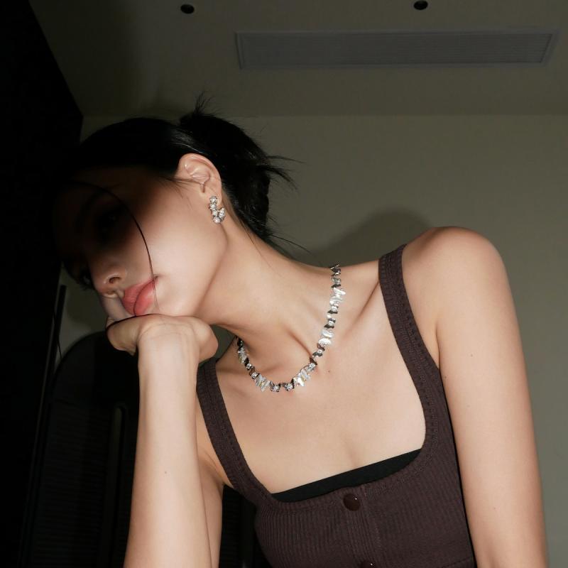 Fashion deep sea white shell butterfly collarbone necklace