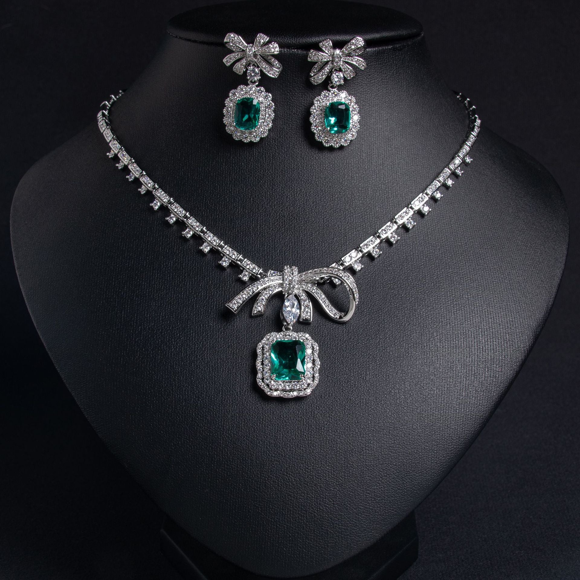 Ensemble Collier Boucles d'Oreilles Nœud Papillon Zircon Mode