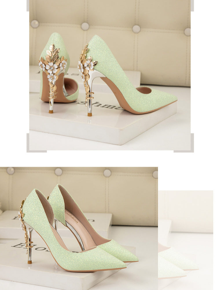 Pointed metal flower side engraved high heels