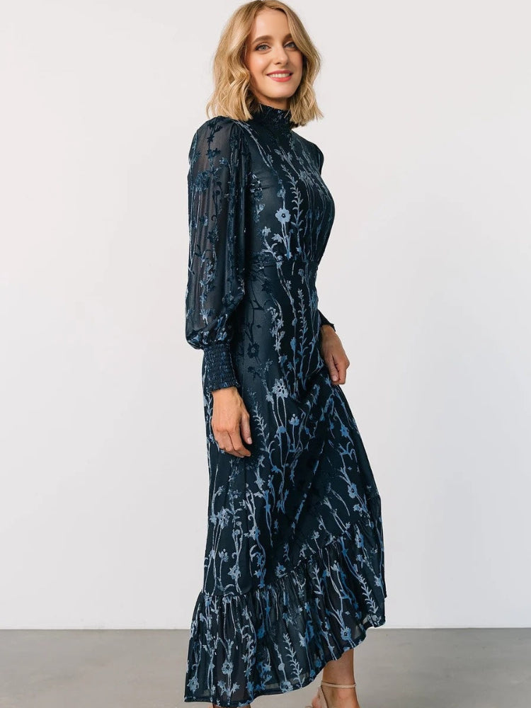 Fashion pleated long-sleeved dress